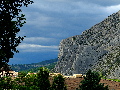 Abb. 2: Sisteron, markanter Felsen am östlichen
        Durance-Ufer.